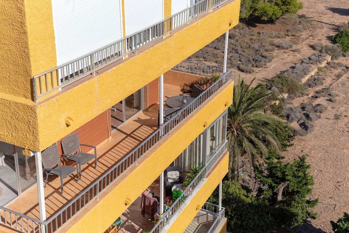 For sale - 2 Bedroom 1 Bathroom Apartment - Middle Floor Apartment in Orihuela - Punta Prima  - Alicante
