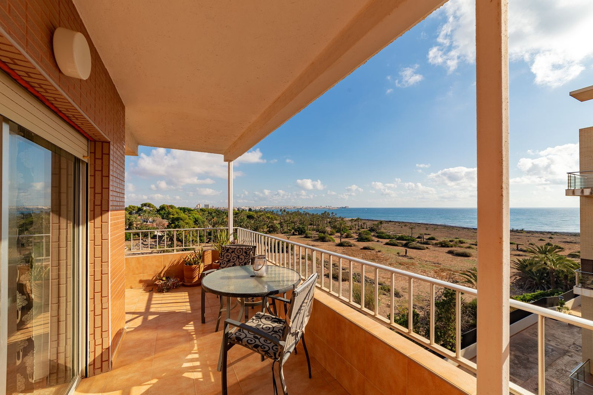 For sale - 2 Bedroom 1 Bathroom Apartment - Middle Floor Apartment in Orihuela - Punta Prima  - Alicante