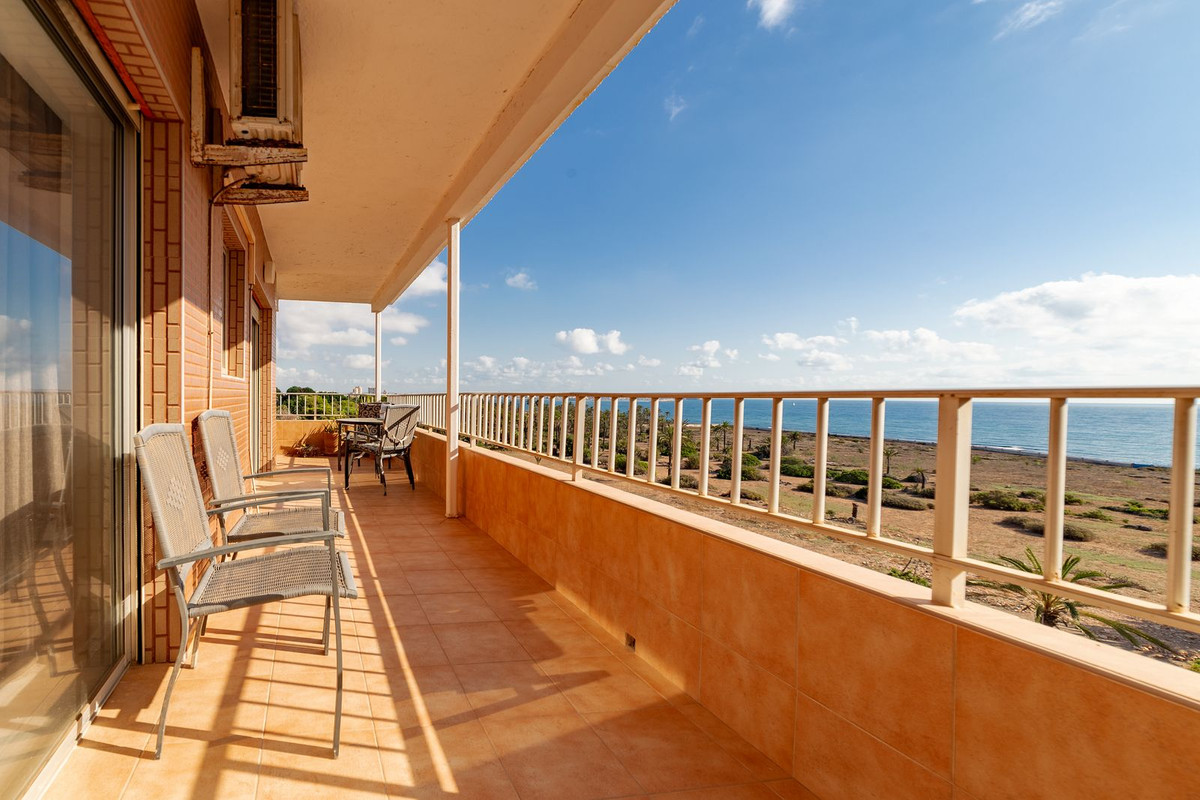 For sale - 2 Bedroom 1 Bathroom Apartment - Middle Floor Apartment in Orihuela - Punta Prima  - Alicante