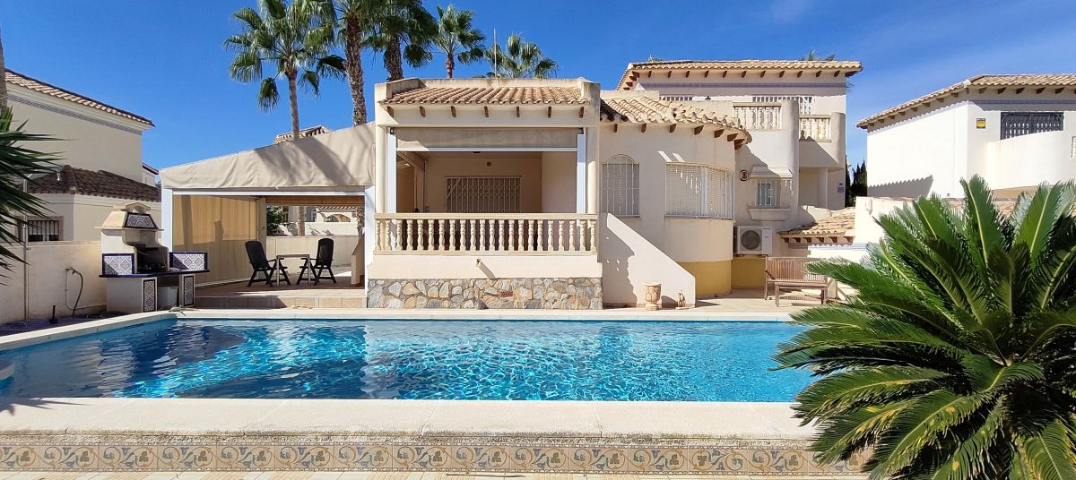 For sale - 3 Bedroom 2 Bathroom Villa in LAS RAMBLAS GOLF Villamartin - , LAS RAMBLAS GOLF, Alicante, Spain - Alicante