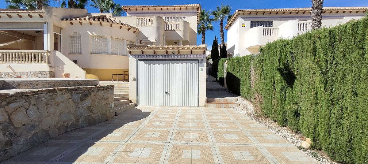 For sale - 3 Bedroom 2 Bathroom Villa in LAS RAMBLAS GOLF Villamartin - , LAS RAMBLAS GOLF, Alicante, Spain - Alicante