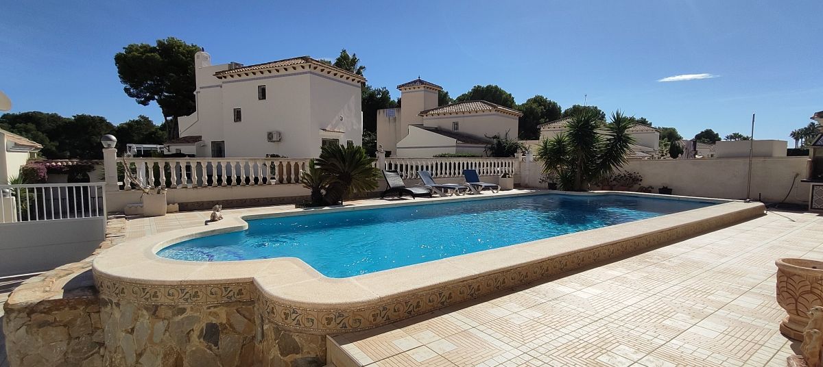 For sale - 3 Bedroom 2 Bathroom Villa in LAS RAMBLAS GOLF Villamartin - , LAS RAMBLAS GOLF, Alicante, Spain - Alicante