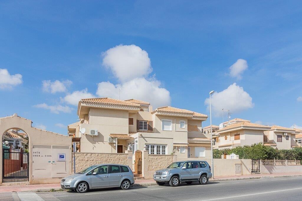 For sale - 3 Bedroom 2 Bathroom Semi Detached in Orihuela Costa - Playa Flamenca  - Alicante