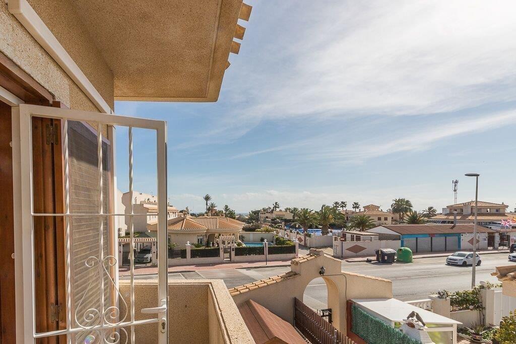 For sale - 3 Bedroom 2 Bathroom Semi Detached in Orihuela Costa - Playa Flamenca  - Alicante