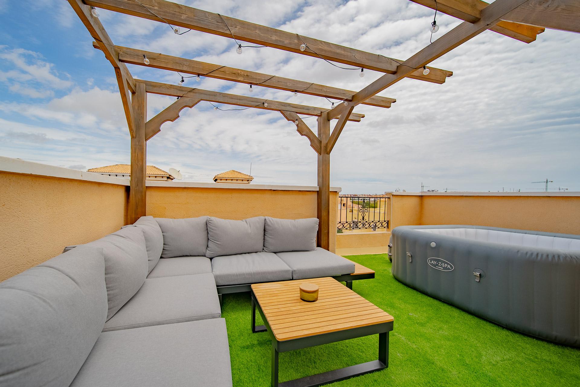 For sale - 3 Bedroom 2 Bathroom Town House in Orihuela Costa - Pau 26  - Alicante