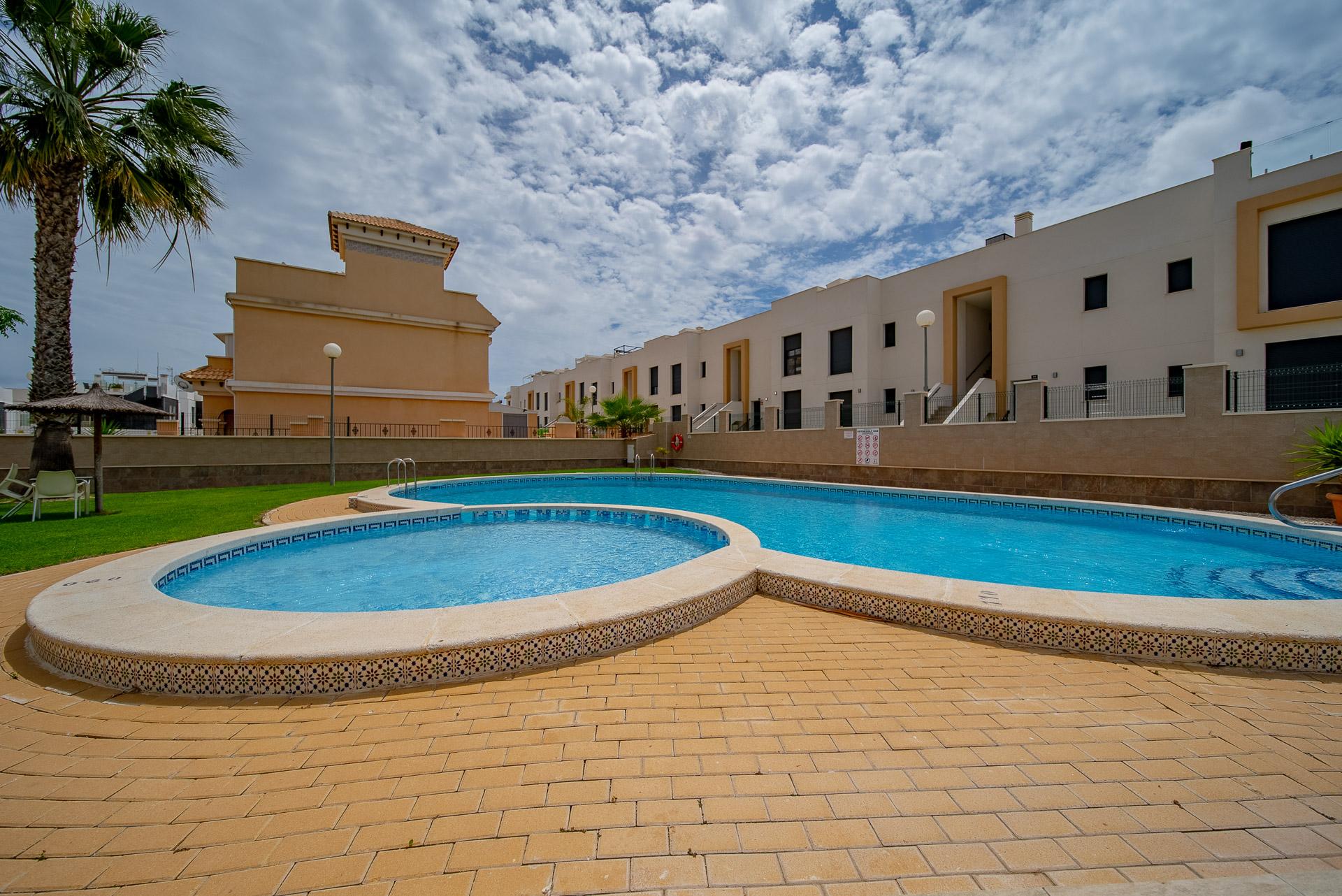 For sale - 3 Bedroom 2 Bathroom Town House in Orihuela Costa - Pau 26  - Alicante