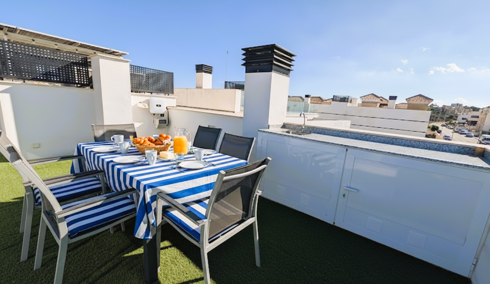 Sold - Sold! 3 Bedroom 4 Bathroom Villa in Villamartin - Pau 26, Villamartin, Alicante, Spain - Alicante