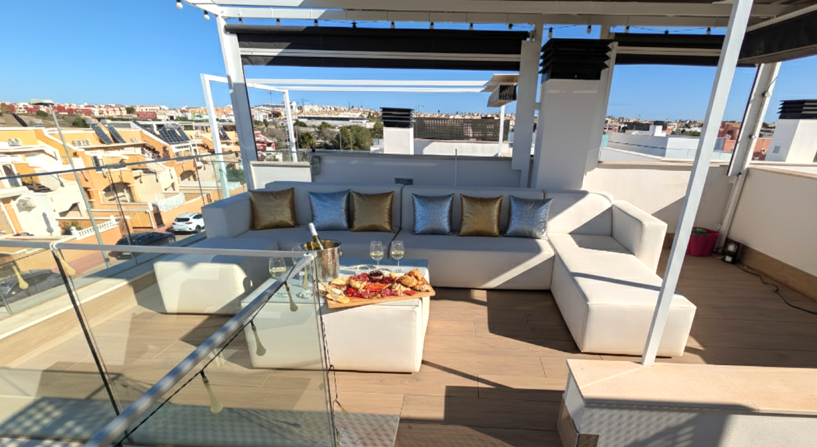 Sold - Sold! 3 Bedroom 4 Bathroom Villa in Villamartin - Pau 26, Villamartin, Alicante, Spain - Alicante