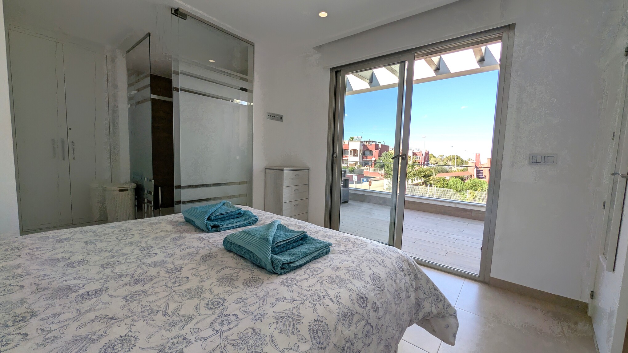 Sold - Sold! 3 Bedroom 4 Bathroom Villa in Villamartin - Pau 26, Villamartin, Alicante, Spain - Alicante