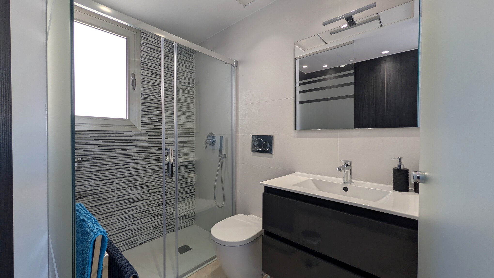 Sold - Sold! 3 Bedroom 4 Bathroom Villa in Villamartin - Pau 26, Villamartin, Alicante, Spain - Alicante