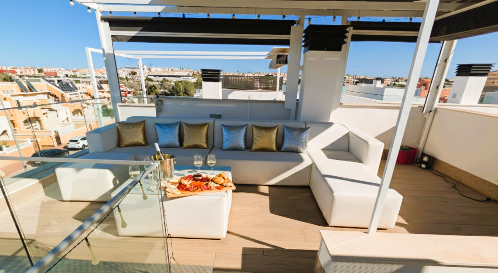 Sold - Sold! 3 Bedroom 4 Bathroom Villa in Villamartin - Pau 26, Villamartin, Alicante, Spain - Alicante