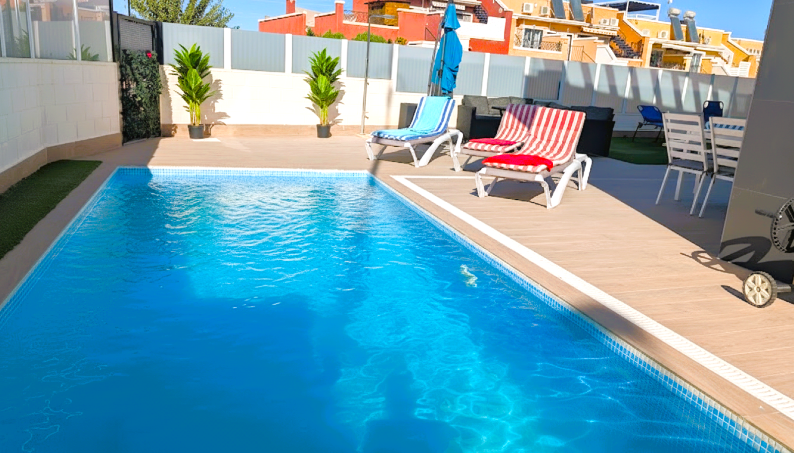 Sold - Sold! 3 Bedroom 4 Bathroom Villa in Villamartin - Pau 26, Villamartin, Alicante, Spain - Alicante