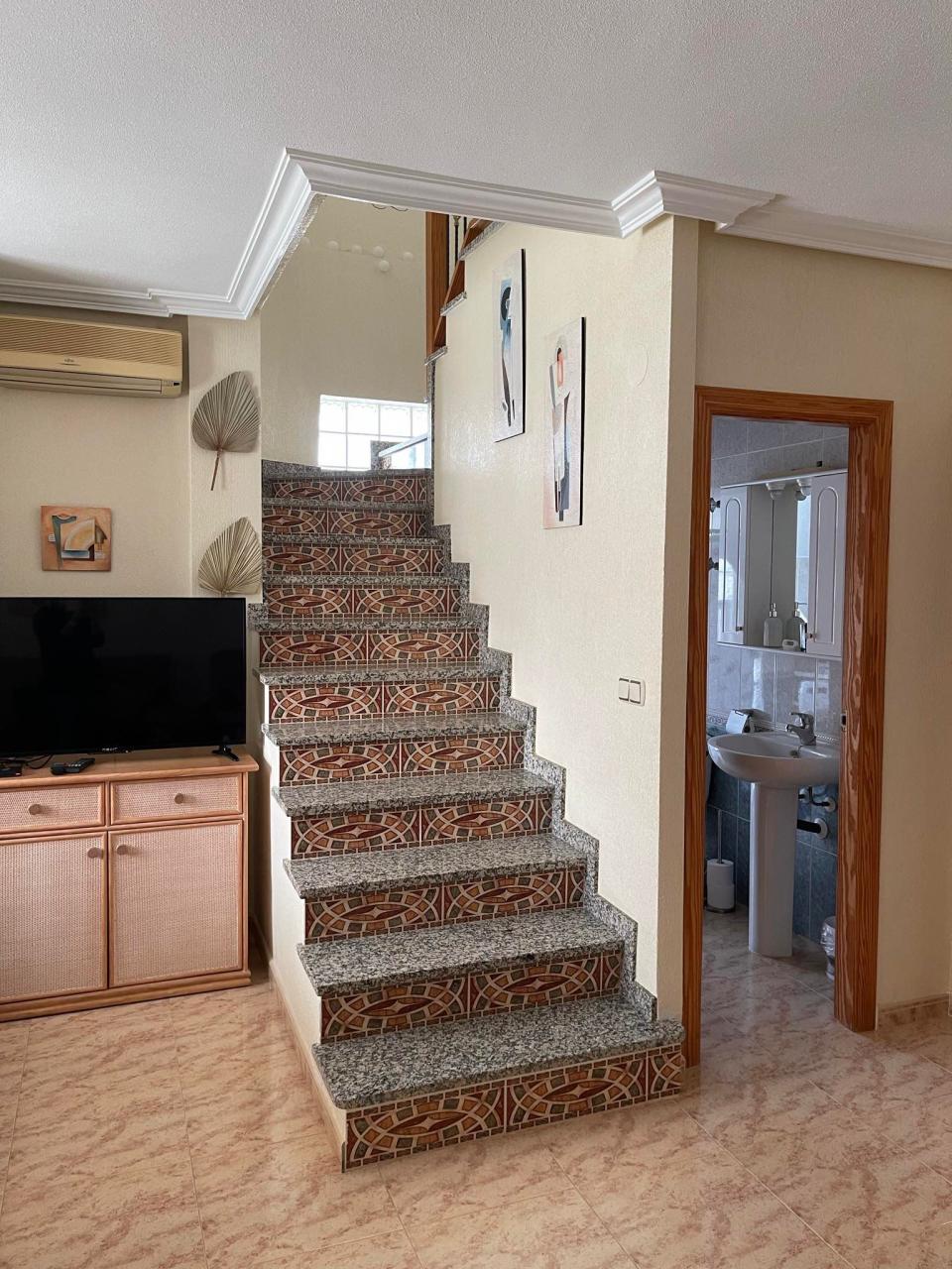 For sale - 3 Bedroom 2 Bathroom Villa in Villamartin - Costa Blanca  - Alicante