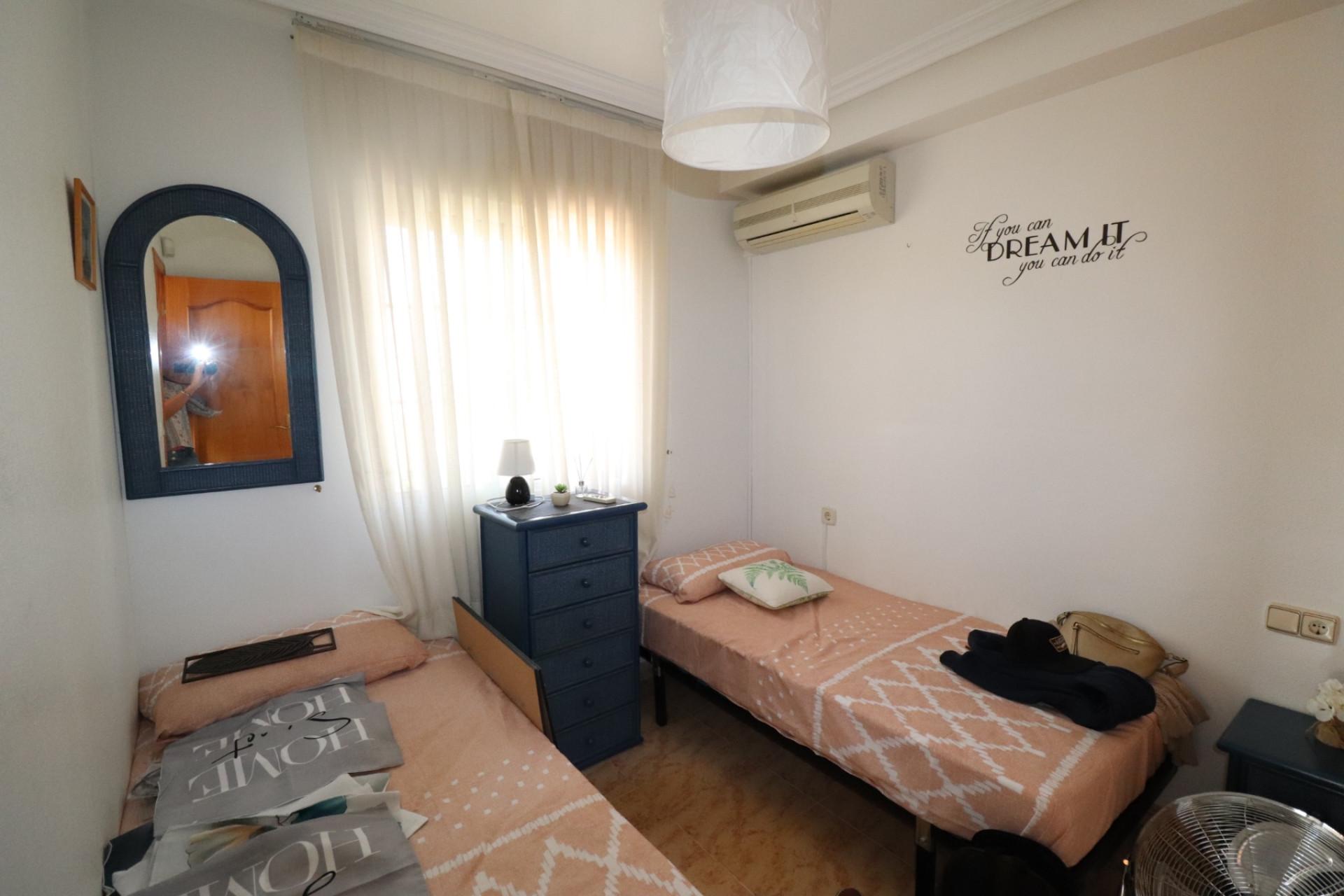 For sale - 3 Bedroom 2 Bathroom Villa in Villamartin - Costa Blanca  - Alicante