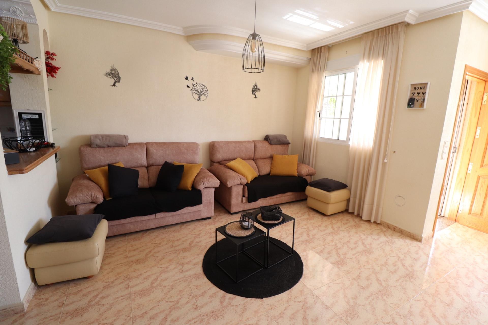 For sale - 3 Bedroom 2 Bathroom Villa in Villamartin - Costa Blanca  - Alicante