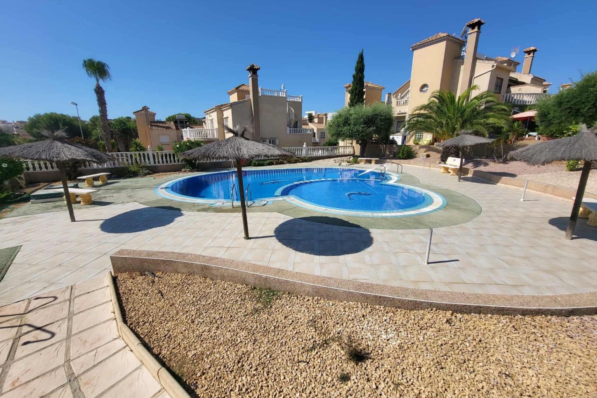 For sale - 3 Bedroom 2 Bathroom Villa in Villamartin - Costa Blanca  - Alicante