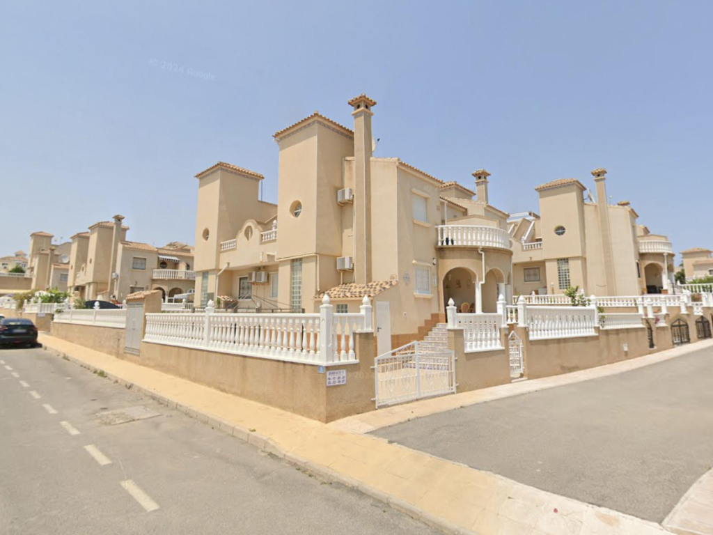 3 Bedroom 2 Bathroom Villa in Villamartin