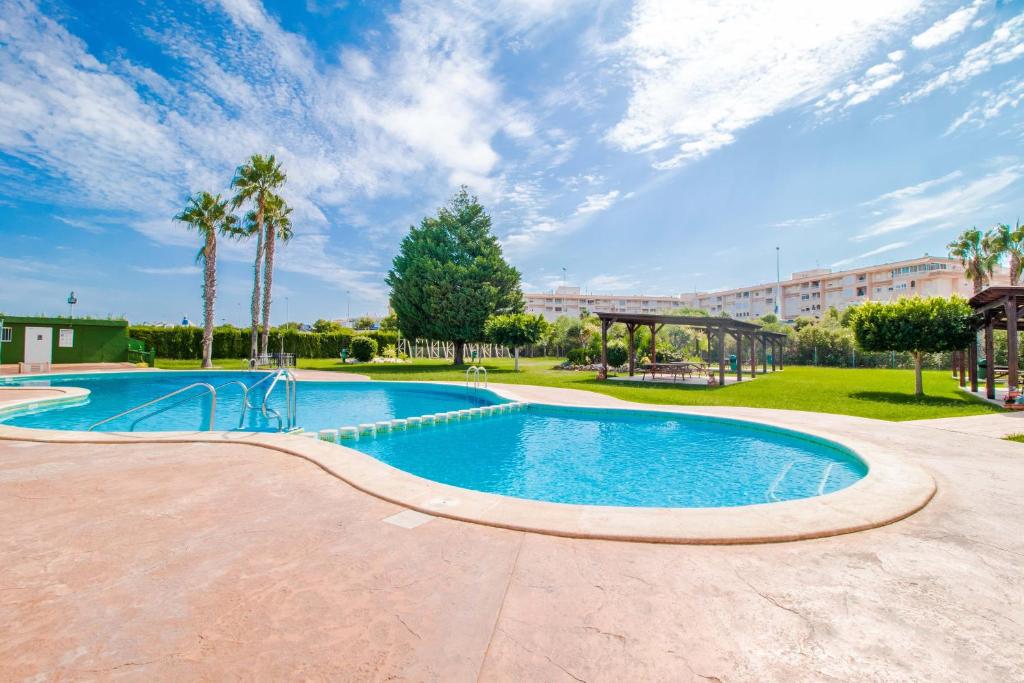 For sale - 3 Bedroom 1 Bathroom Bungalow in Torrevieja -  Urb. Parque de las Naciones - Alicante