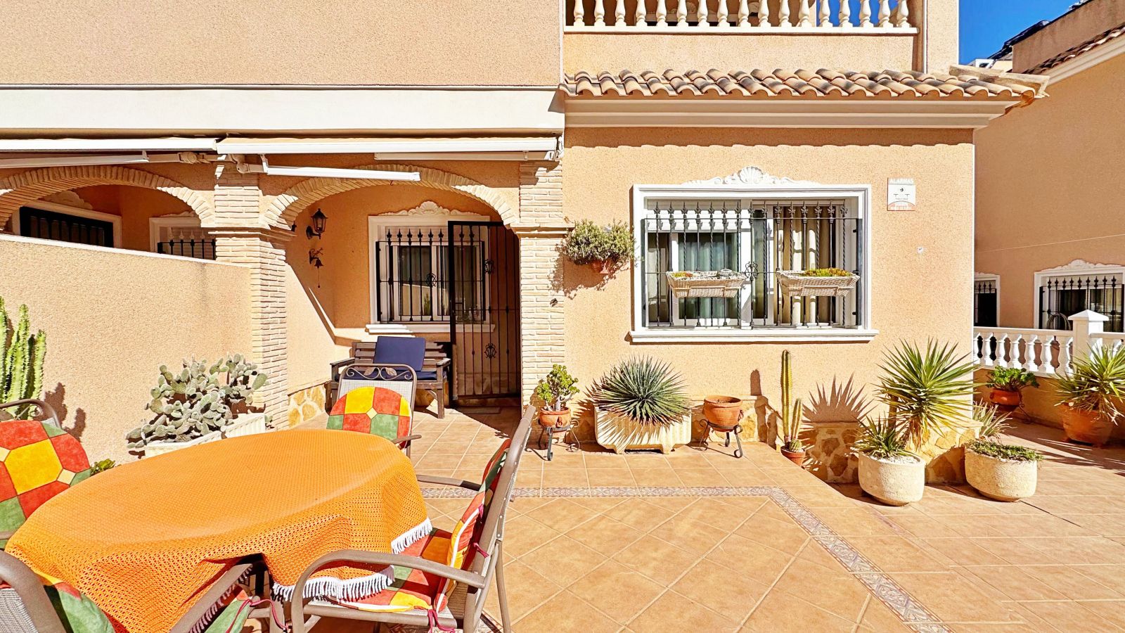 For sale - 3 Bedroom 2 Bathroom Townhouse in VILLAMARTIN - Villamartin  - Alicante