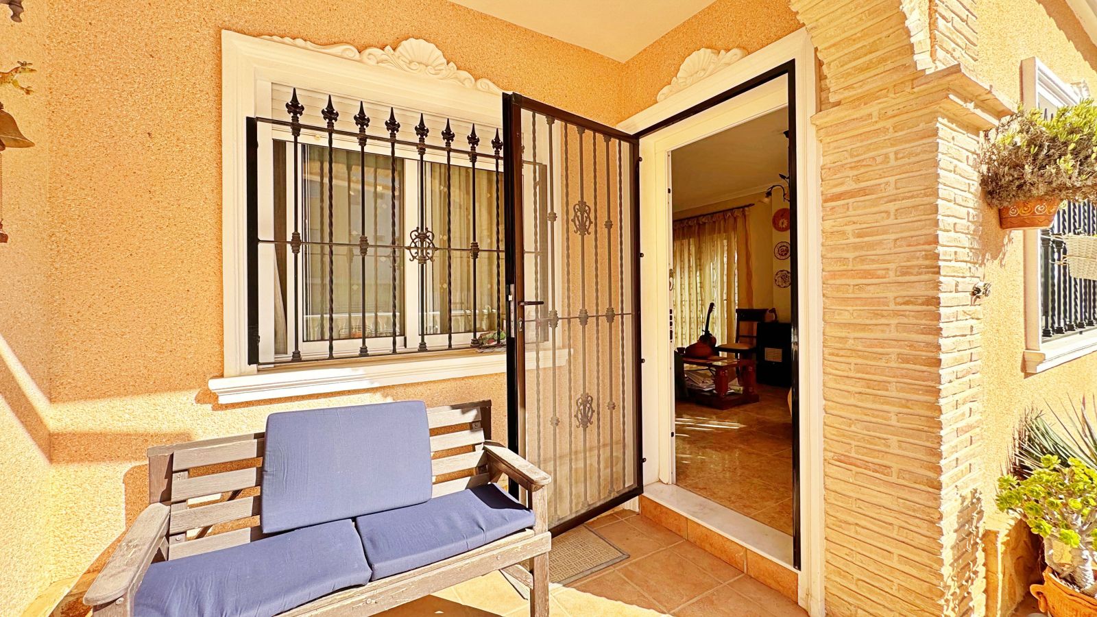 For sale - 3 Bedroom 2 Bathroom Townhouse in VILLAMARTIN - Villamartin  - Alicante