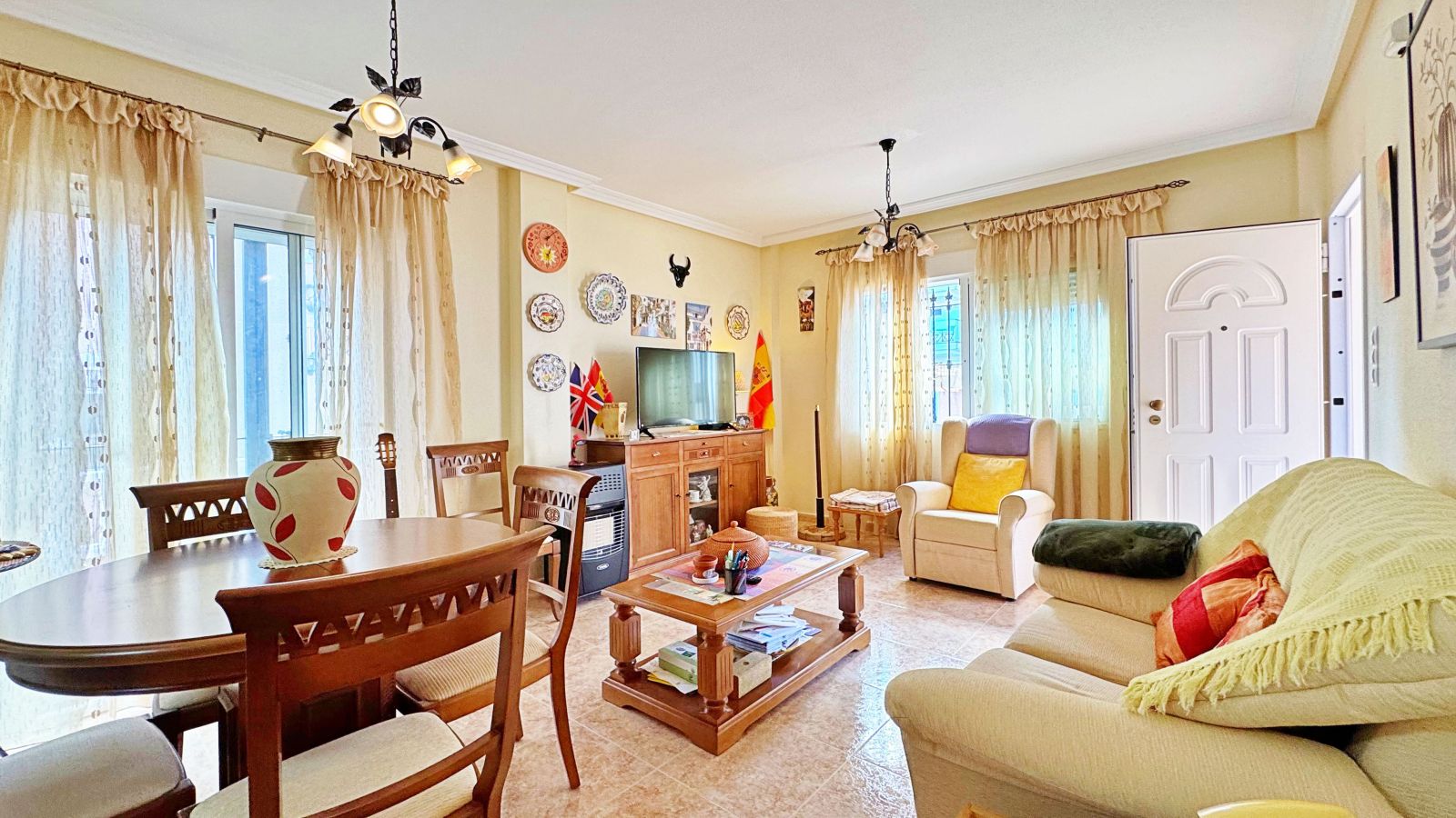 For sale - 3 Bedroom 2 Bathroom Townhouse in VILLAMARTIN - Villamartin  - Alicante