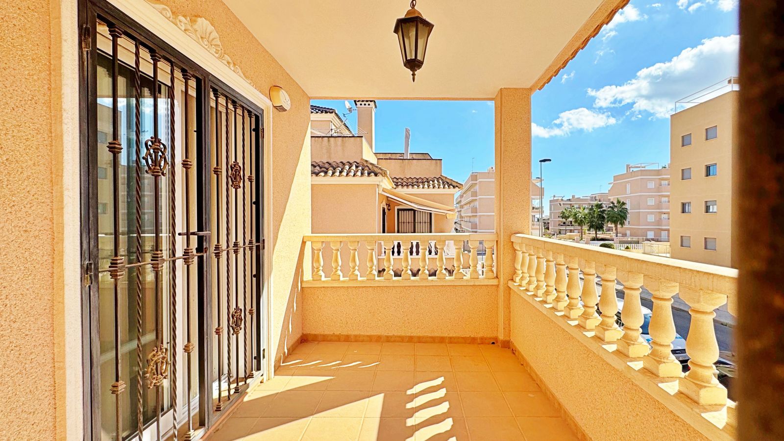 For sale - 3 Bedroom 2 Bathroom Townhouse in VILLAMARTIN - Villamartin  - Alicante