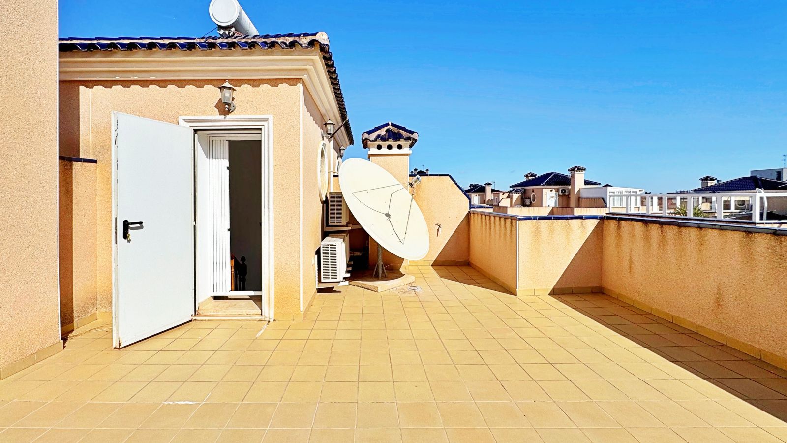 For sale - 3 Bedroom 2 Bathroom Townhouse in VILLAMARTIN - Villamartin  - Alicante