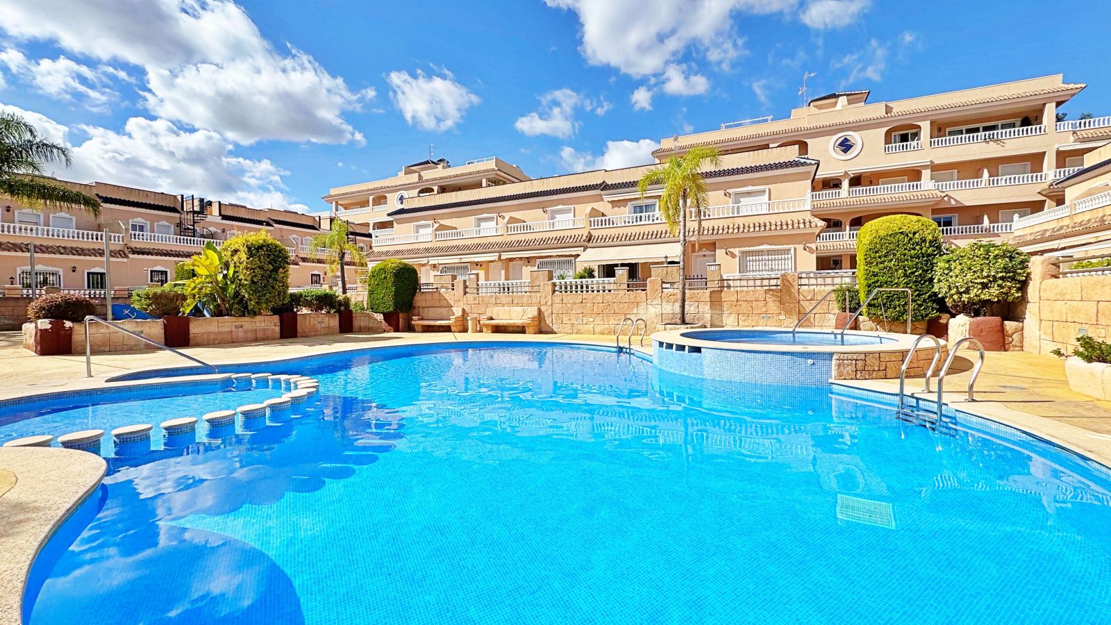 For sale - 3 Bedroom 2 Bathroom Townhouse in VILLAMARTIN - Villamartin  - Alicante