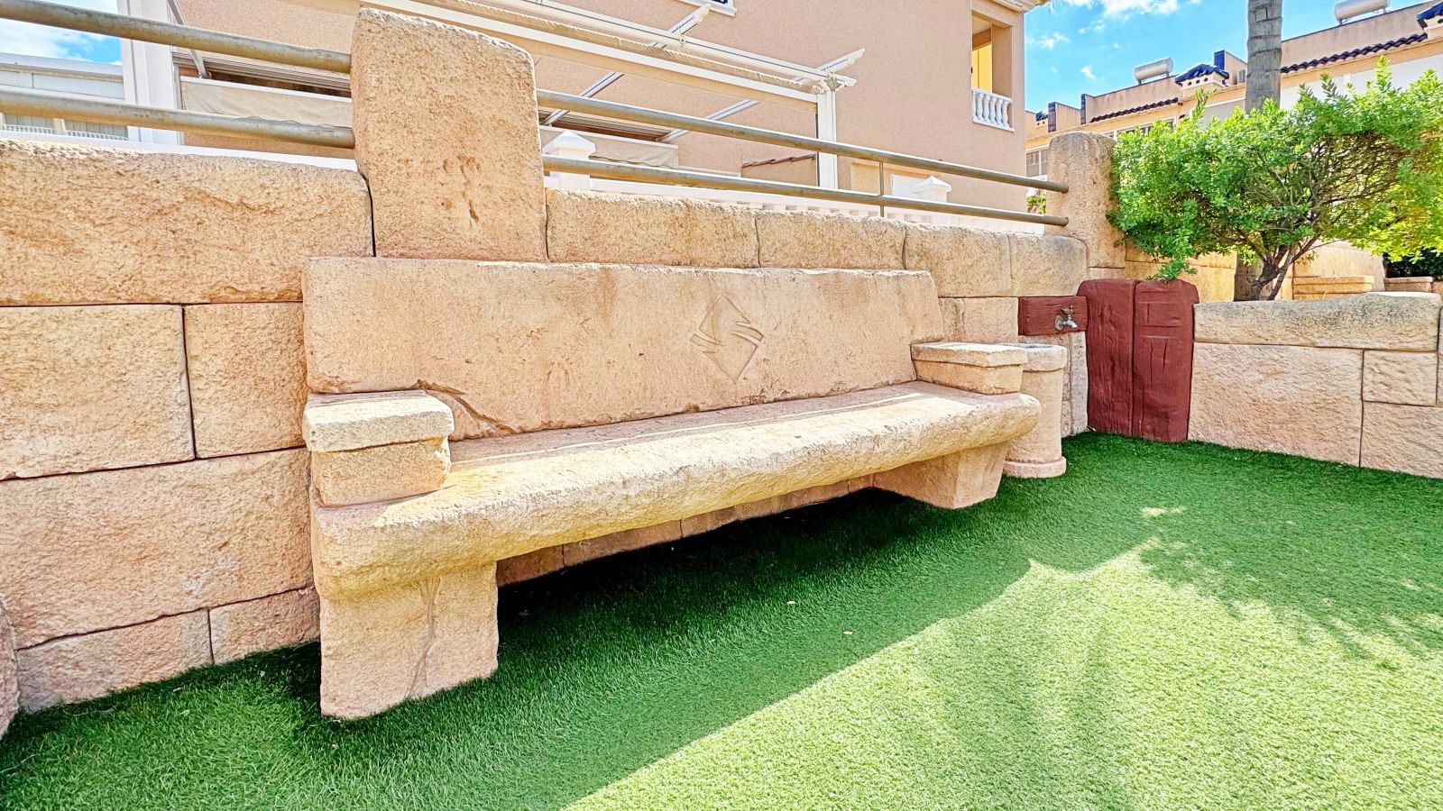 For sale - 3 Bedroom 2 Bathroom Townhouse in VILLAMARTIN - Villamartin  - Alicante