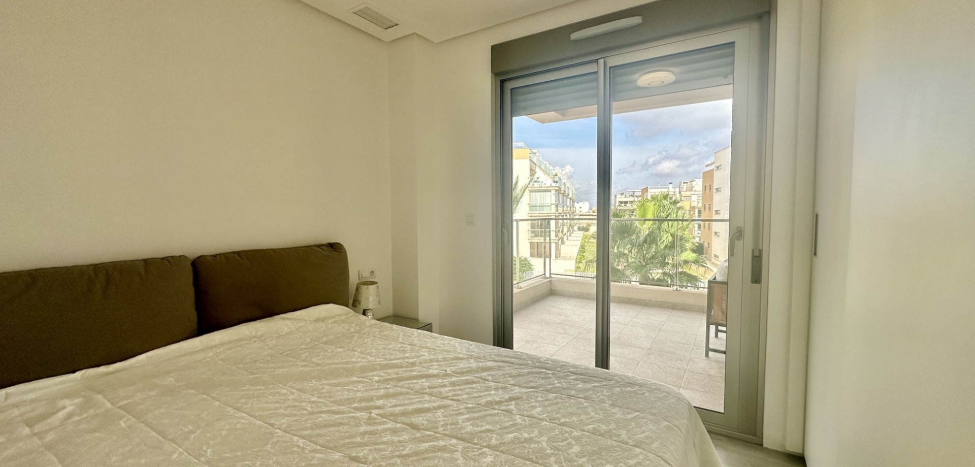 For sale - 3 Bedroom 2 Bathroom Apartment in Villamartin - Villamartín  - Alicante