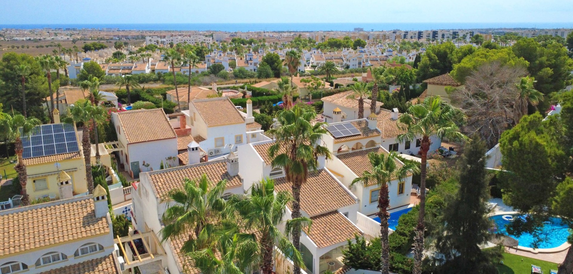 For sale - 2 Bedroom 3 Bathroom Detached Villa in Villamartin - Villamartín  - Alicante