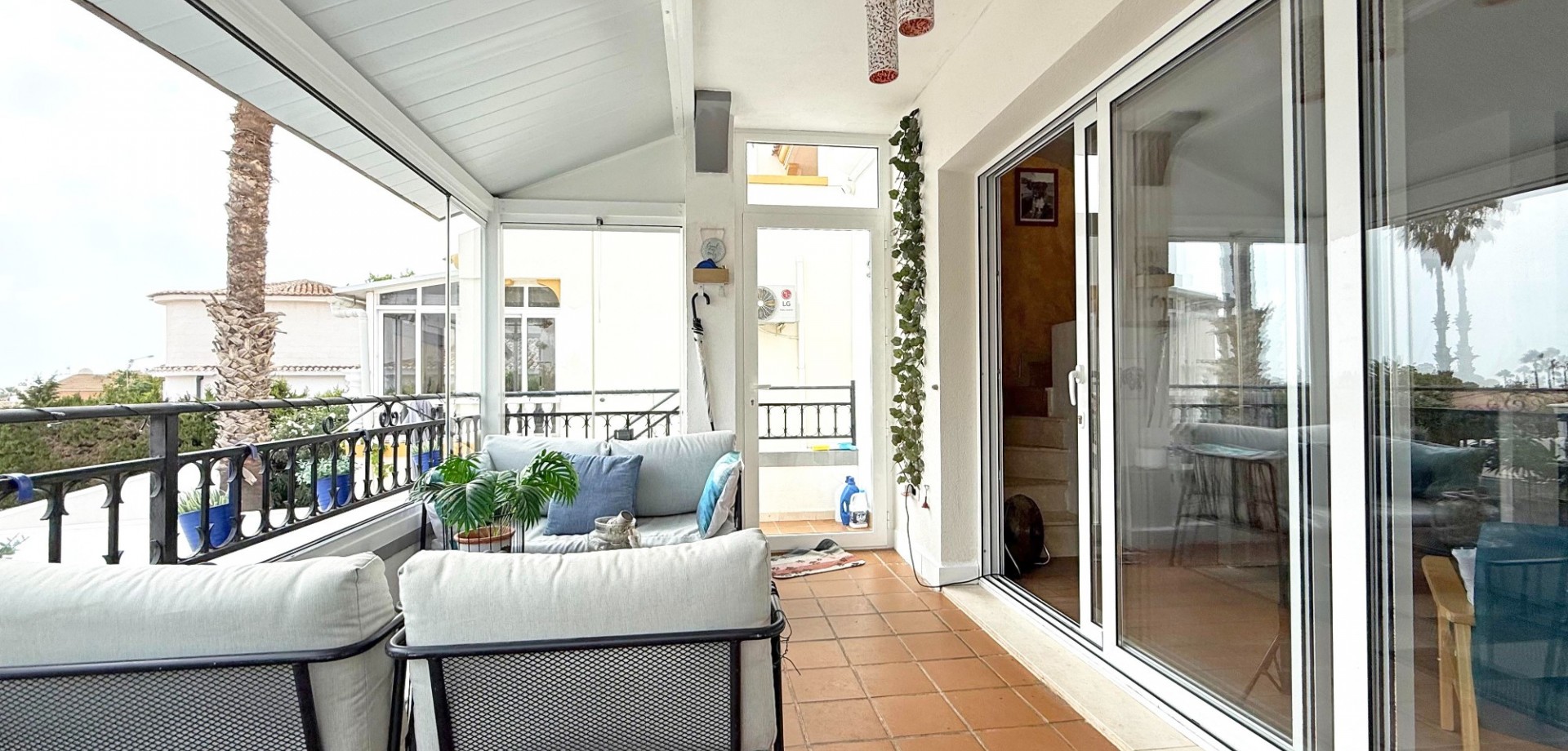 For sale - 2 Bedroom 3 Bathroom Detached Villa in Villamartin - Villamartín  - Alicante