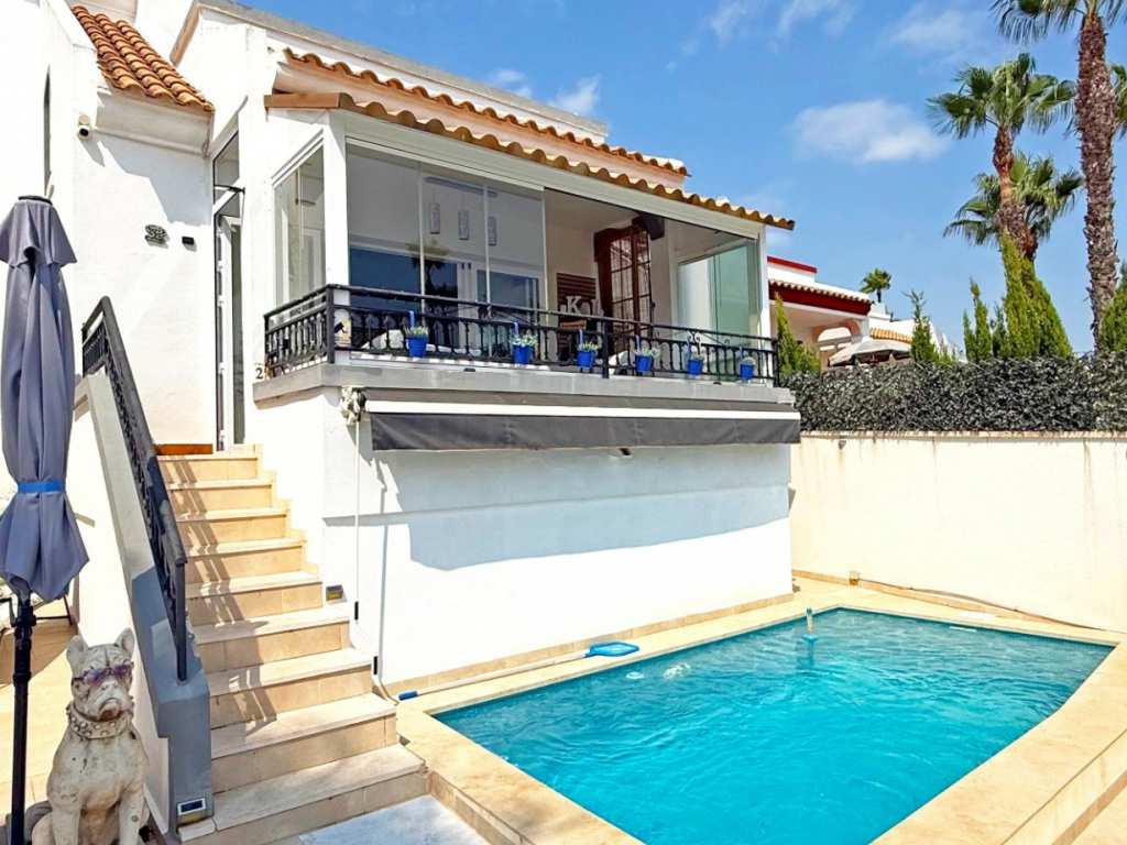 2 Bedroom 3 Bathroom Detached Villa in Villamartin