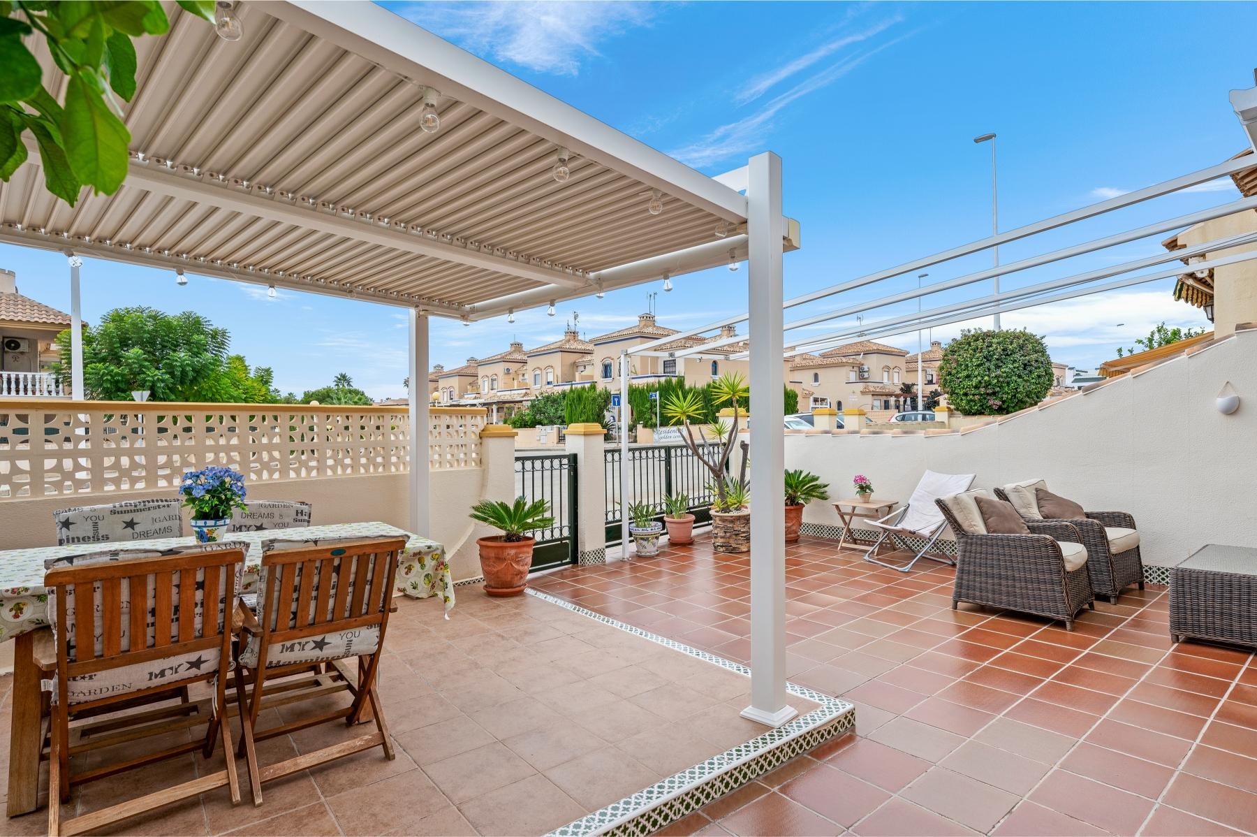 For sale - 3 Bedroom 2 Bathroom Townhouse in Orihuela Costa - La Zenia  - Alicante