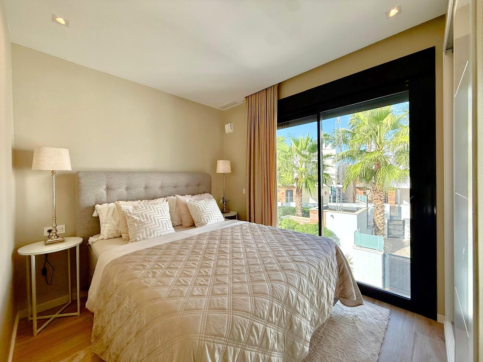 For sale - 3 Bedroom 3 Bathroom Villa in Orihuela Costa - Lomas de Cabo Roig  - Alicante
