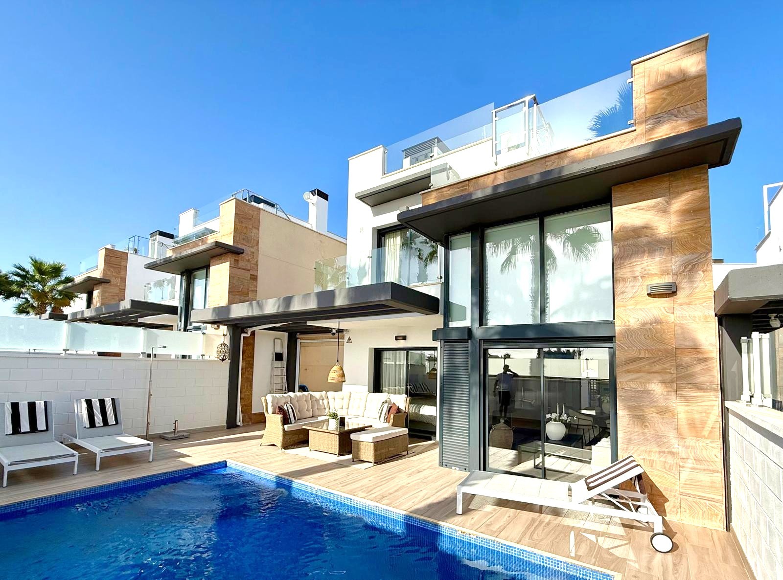 For sale - 3 Bedroom 3 Bathroom Villa in Orihuela Costa - Lomas de Cabo Roig  - Alicante
