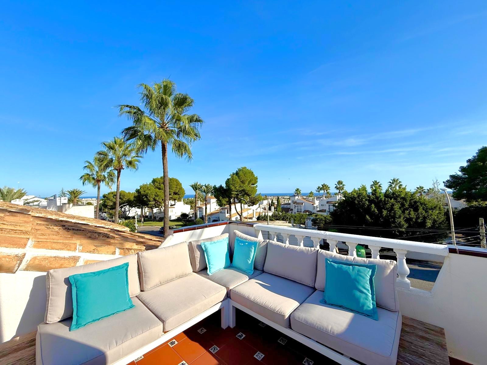 For sale - 3 Bedroom 3 Bathroom Villa in Villamartín - Villamartin  - Alicante