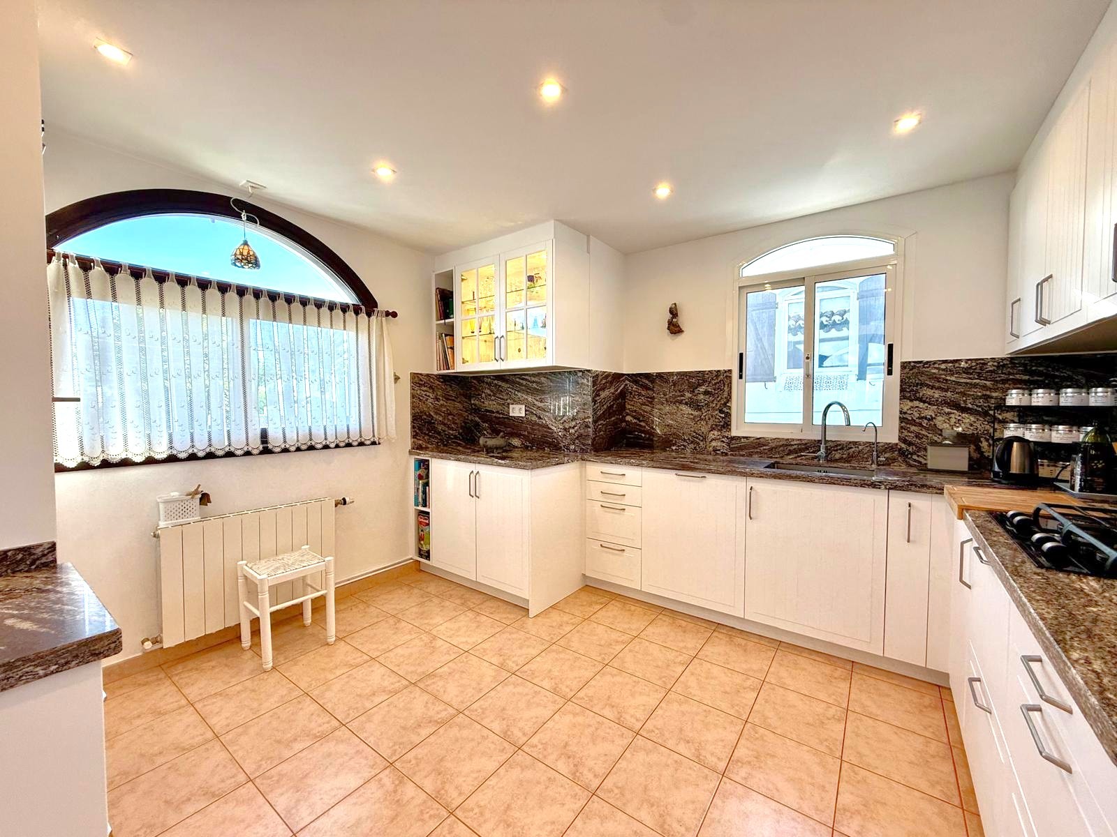 For sale - 3 Bedroom 3 Bathroom Villa in Villamartín - Villamartin  - Alicante