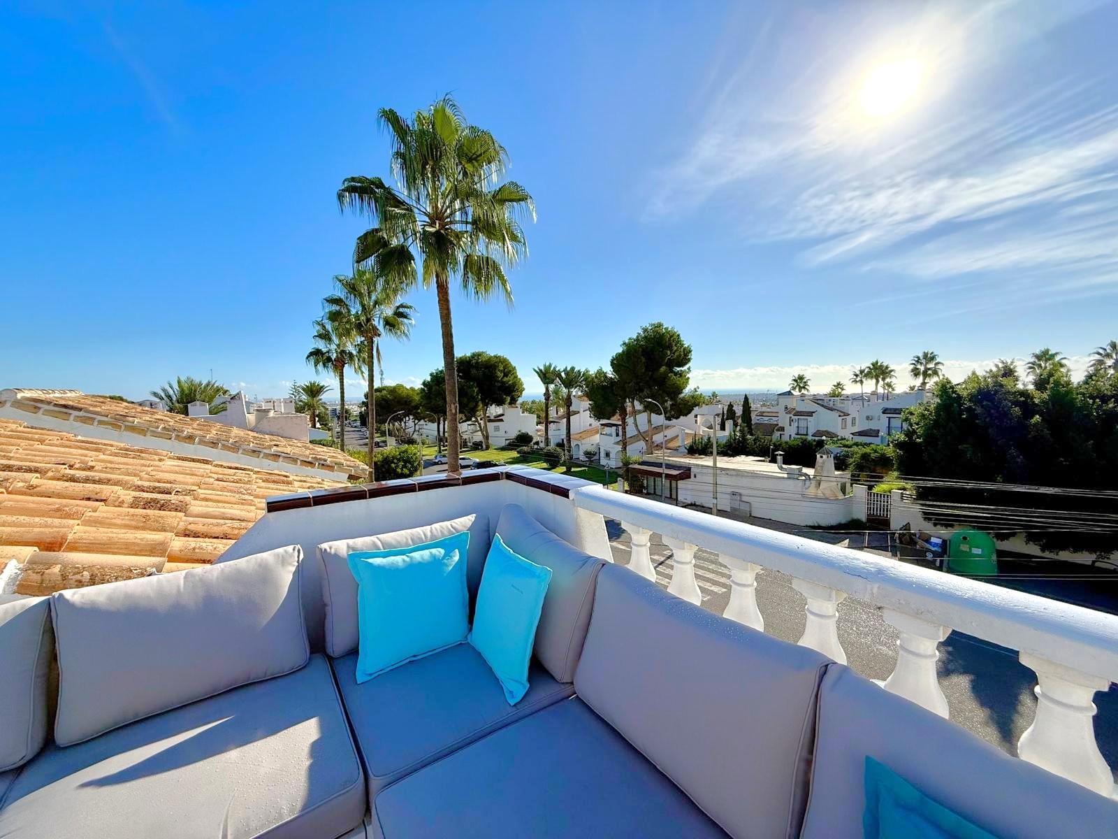 For sale - 3 Bedroom 3 Bathroom Villa in Villamartín - Villamartin  - Alicante