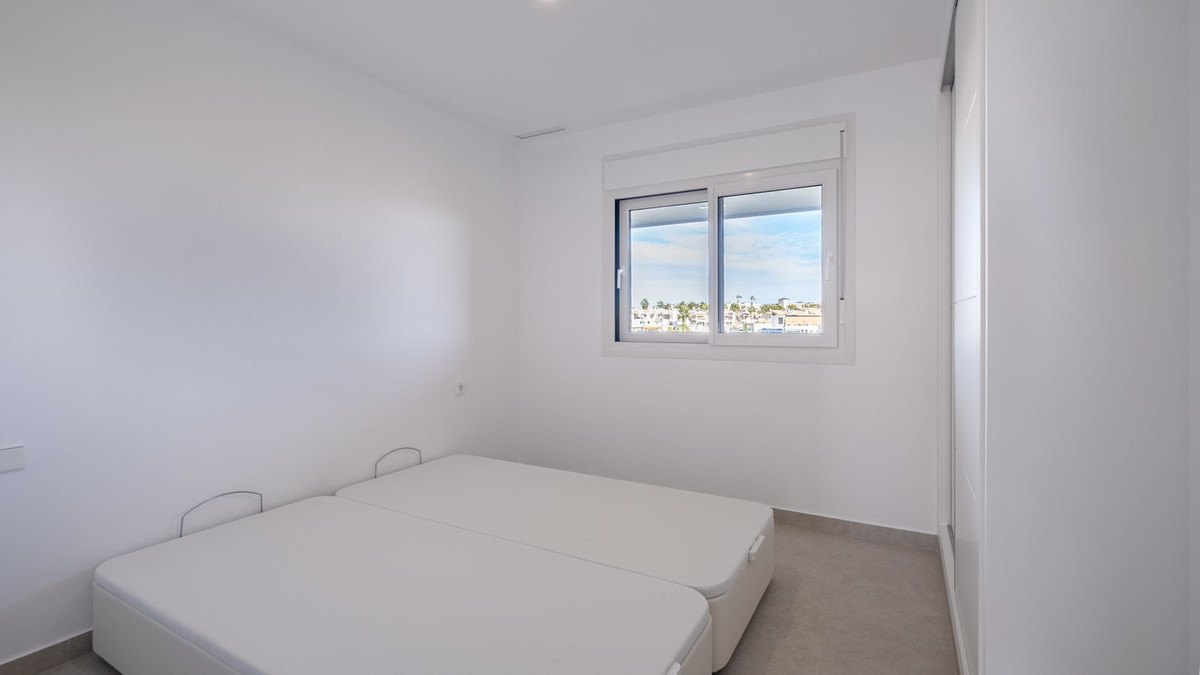 For sale - 2 Bedroom 2 Bathroom Apartment - Middle Floor Apartment in Orihuela - Playa Flamenca  - Alicante