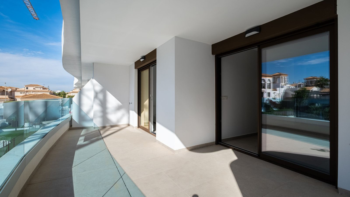 For sale - 2 Bedroom 2 Bathroom Apartment - Middle Floor Apartment in Orihuela - Playa Flamenca  - Alicante