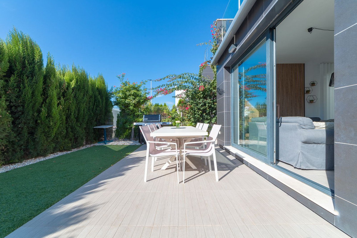 For sale - 3 Bedroom 2 Bathroom House - Detached Villa in Orihuela - Punta Prima  - Alicante