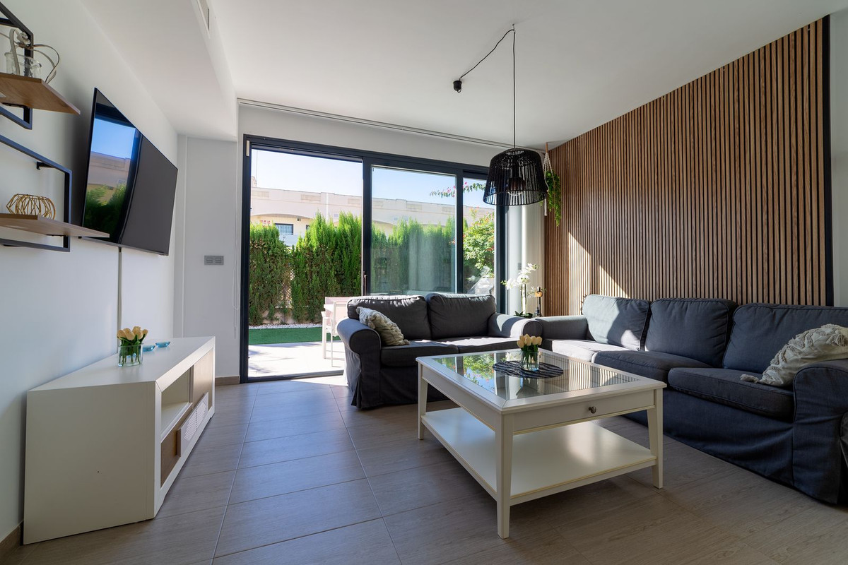 For sale - 3 Bedroom 2 Bathroom House - Detached Villa in Orihuela - Punta Prima  - Alicante