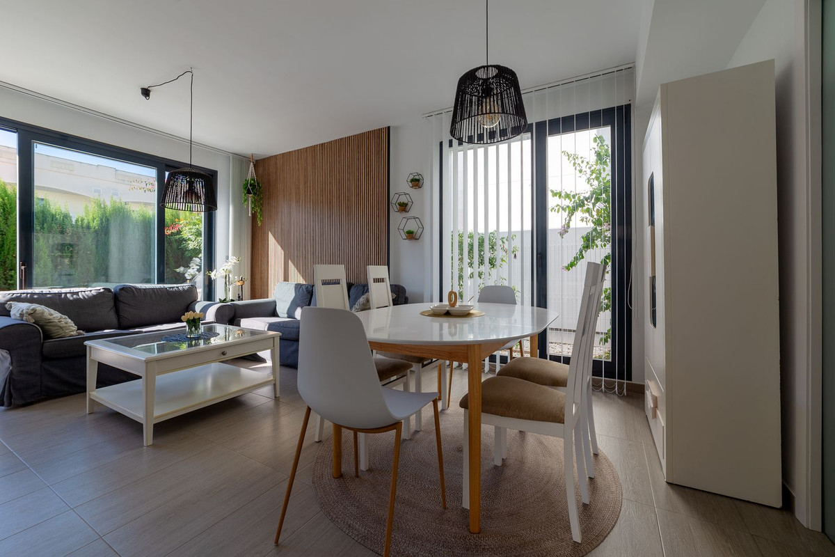 For sale - 3 Bedroom 2 Bathroom House - Detached Villa in Orihuela - Punta Prima  - Alicante