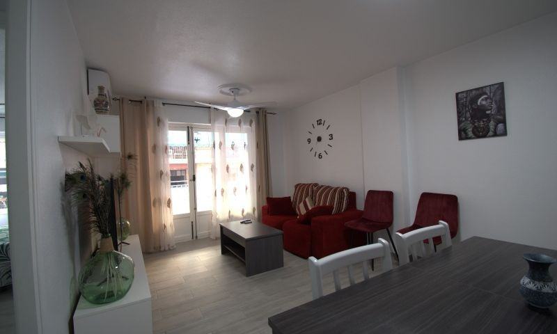 For sale - 3 Bedroom 1 Bathroom Apartment - Middle Floor Apartment in Torrevieja - Torrevieja Centro  - Alicante
