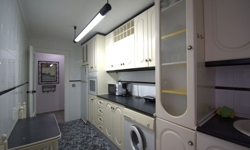 For sale - 3 Bedroom 1 Bathroom Apartment - Middle Floor Apartment in Torrevieja - Torrevieja Centro  - Alicante