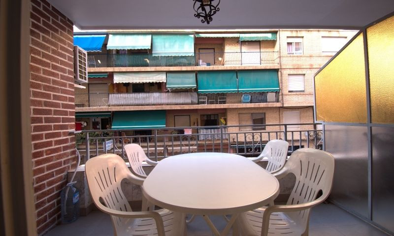 For sale - 3 Bedroom 1 Bathroom Apartment - Middle Floor Apartment in Torrevieja - Torrevieja Centro  - Alicante