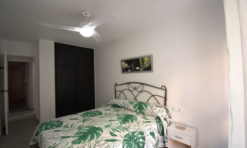 For sale - 3 Bedroom 1 Bathroom Apartment - Middle Floor Apartment in Torrevieja - Torrevieja Centro  - Alicante
