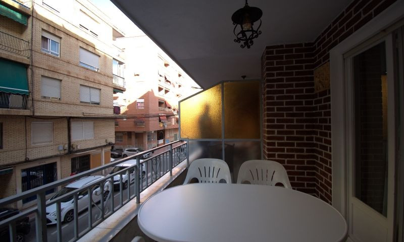 For sale - 3 Bedroom 1 Bathroom Apartment - Middle Floor Apartment in Torrevieja - Torrevieja Centro  - Alicante