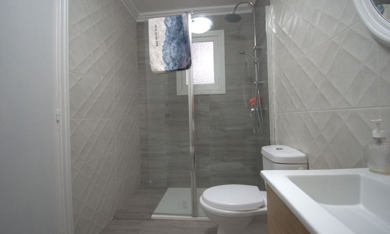 For sale - 3 Bedroom 1 Bathroom Apartment - Middle Floor Apartment in Torrevieja - Torrevieja Centro  - Alicante